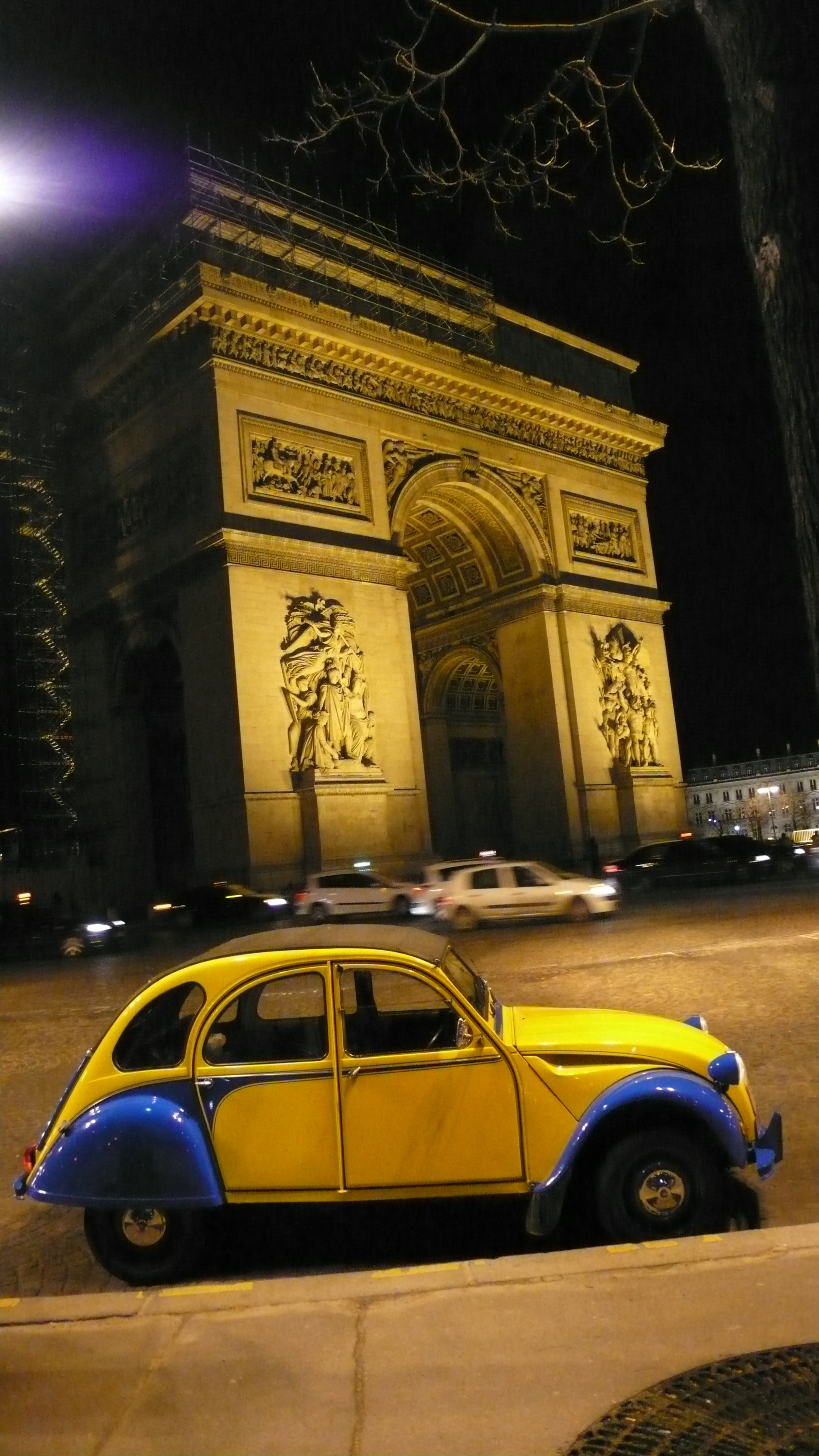 2CVParisTour : Visitez Paris en 2CV! La 2CV et l'Arc de Triomphe
