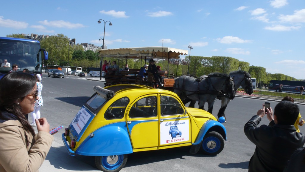 2CVParisTour : Visitez Paris en 2CV! La 2CV et deux chevaux
