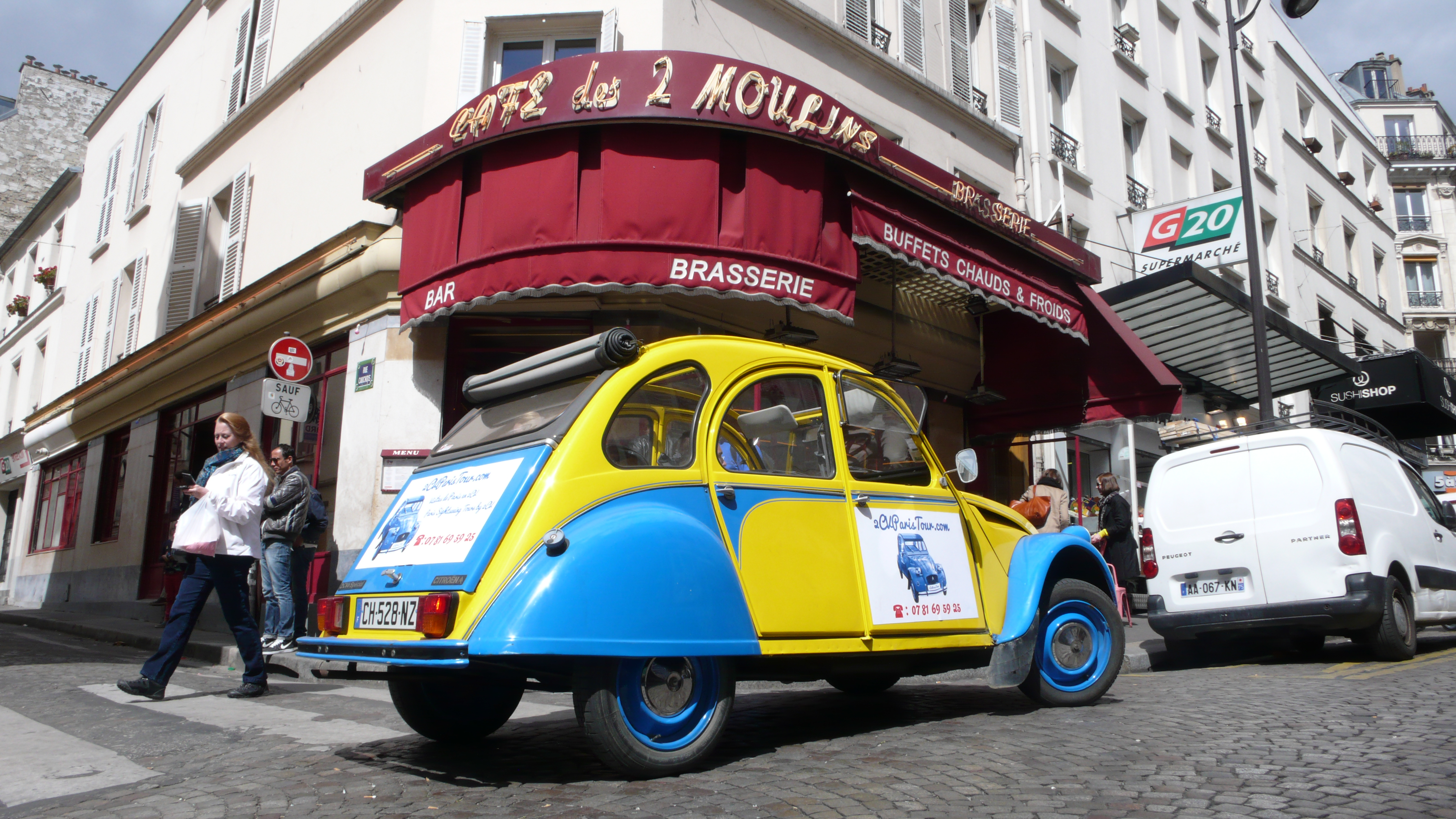 2CVParisTour : Balades en 2CV à Paris! Le Café des deux Moulins