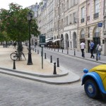 2CVParisTour : Balades en 2CV à Paris! Les deux côtés de la Place Dauphine