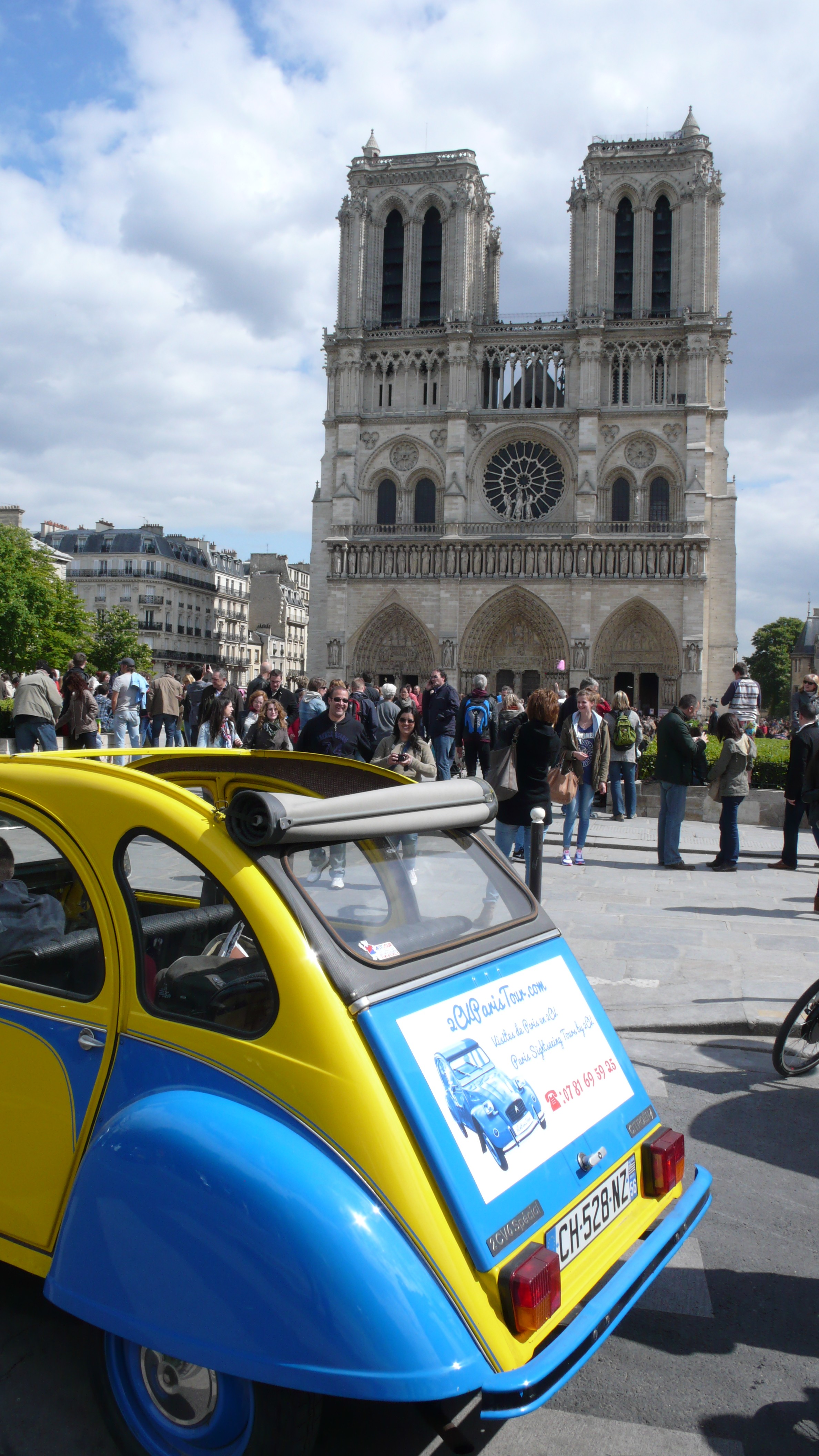 2CVParisTour : Balades en 2CV à Paris! Notre Dame et la 2CV toit ouvert